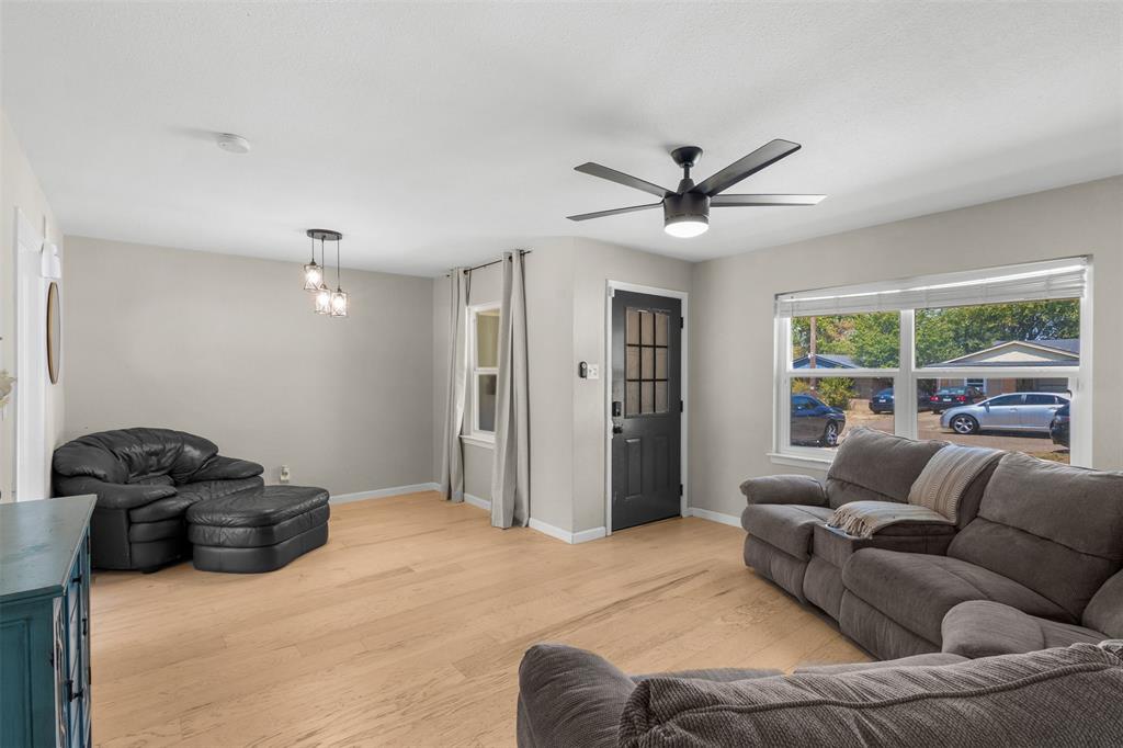 634 Midvale Drive Property Photo 4