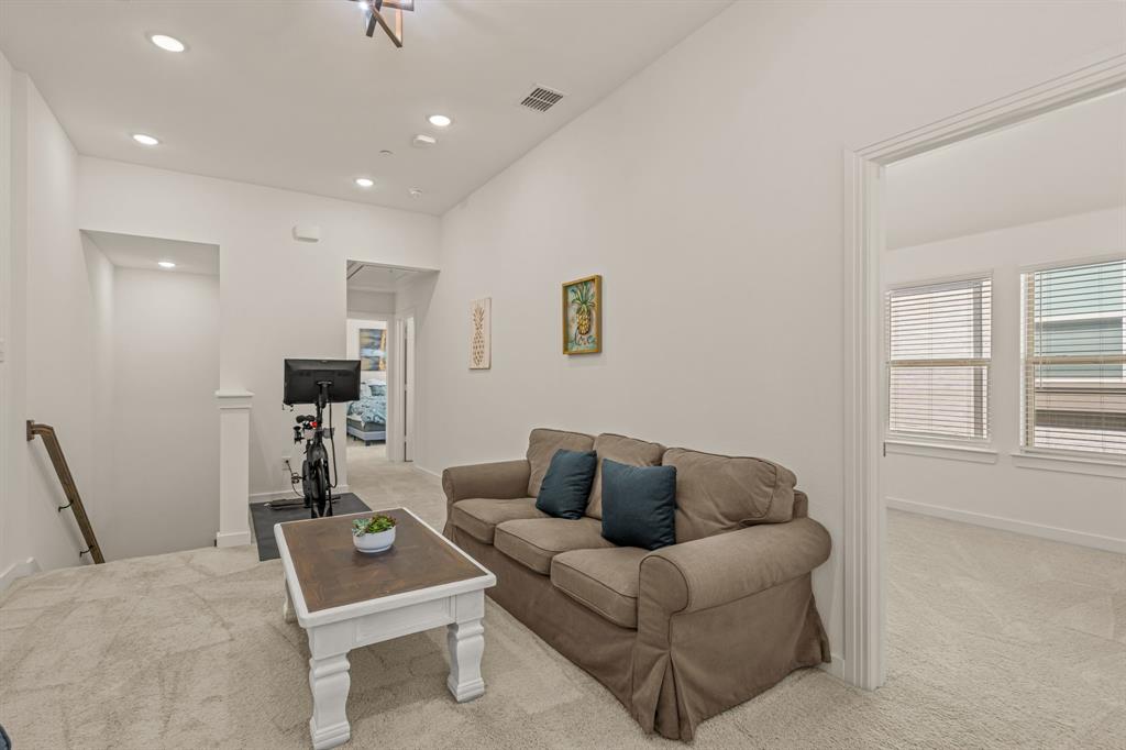 400 Blue Creek Cove Property Photo 17
