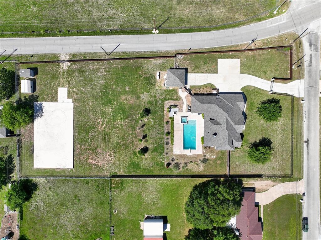 2000 Adams Lane Property Photo 35