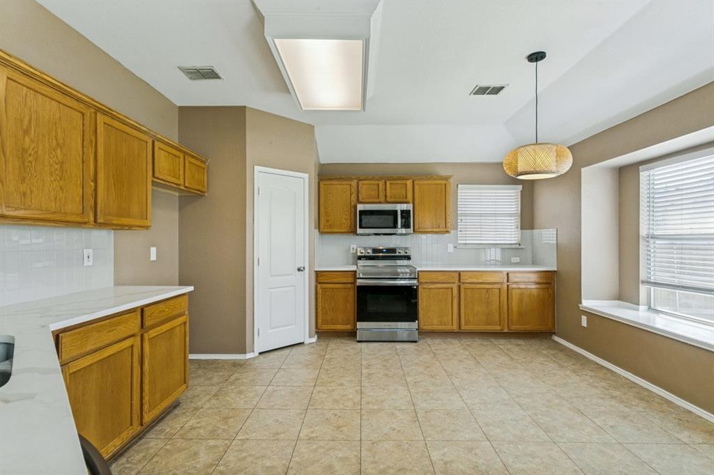 3012 Berkshire Lane Property Photo 11