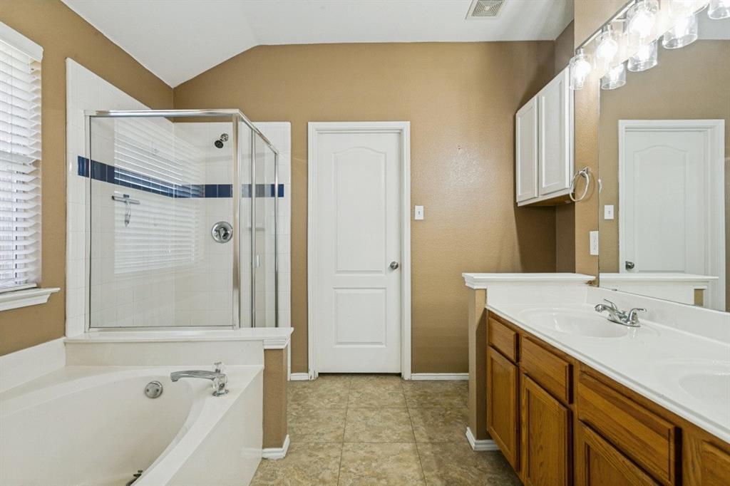 3012 Berkshire Lane Property Photo 16