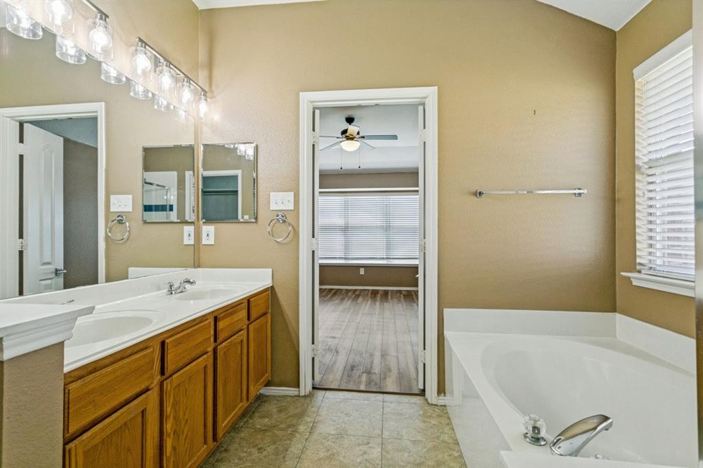 3012 Berkshire Lane Property Photo 17