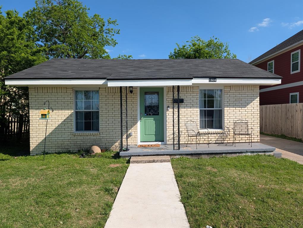 1604 James Avenue Property Photo 1