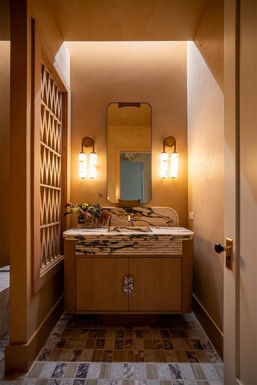 6815 Royal Crest Drive Property Photo 22
