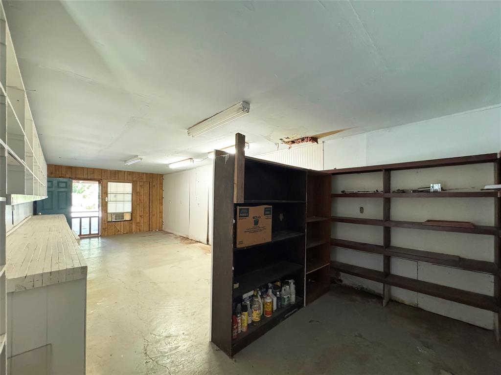 204 E 9th Street Property Photo 31