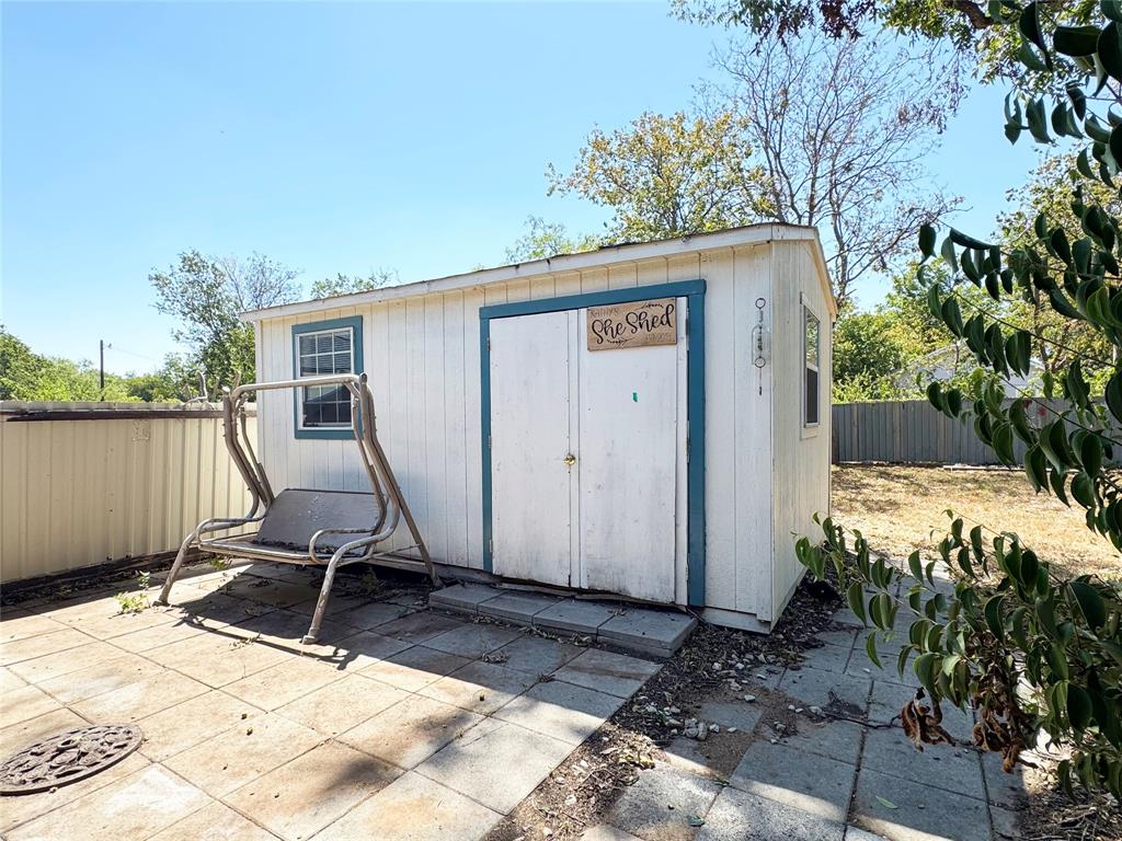 204 E 9th Street Property Photo 34