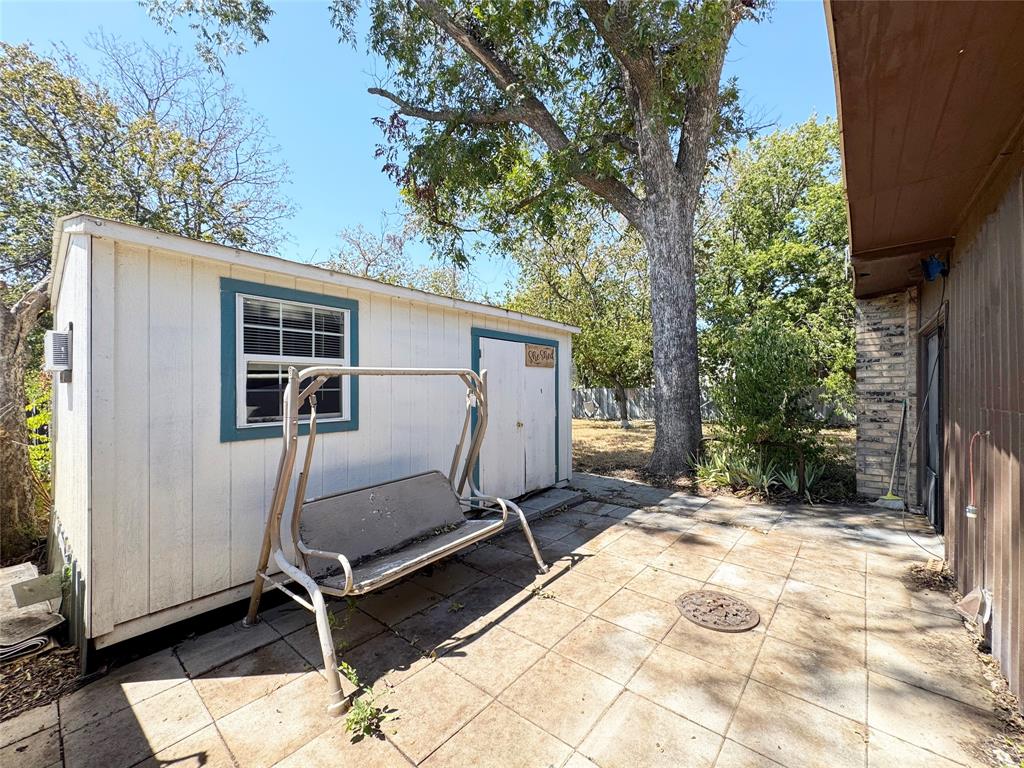 204 E 9th Street Property Photo 35