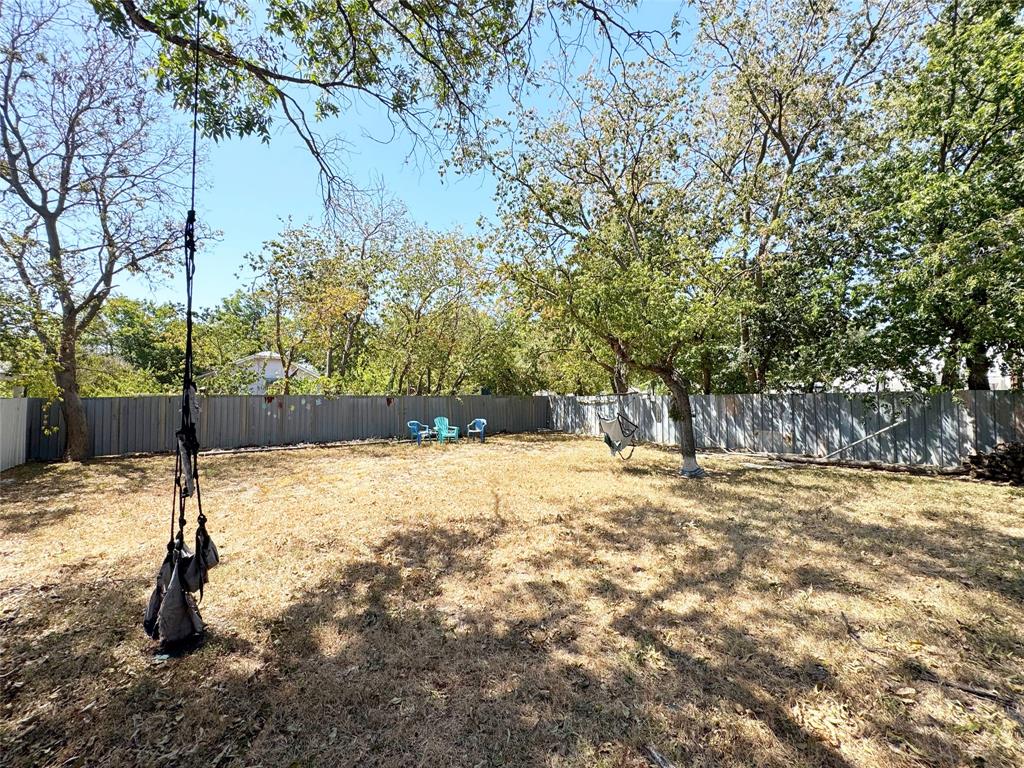 204 E 9th Street Property Photo 37