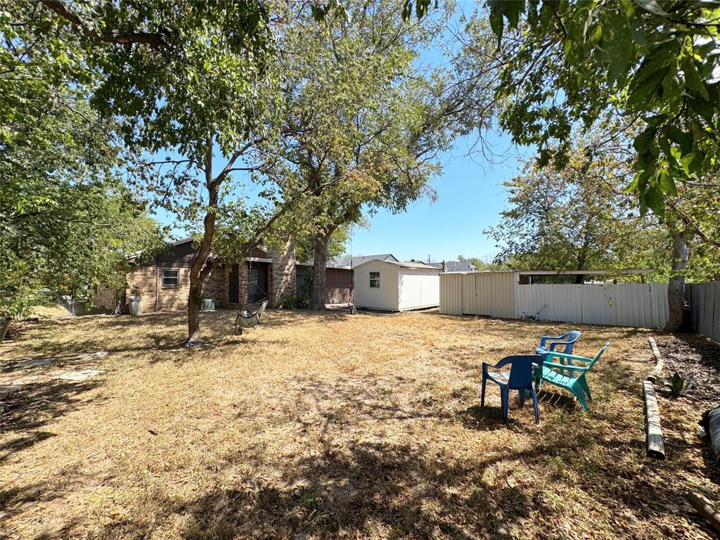 204 E 9th Street Property Photo 39