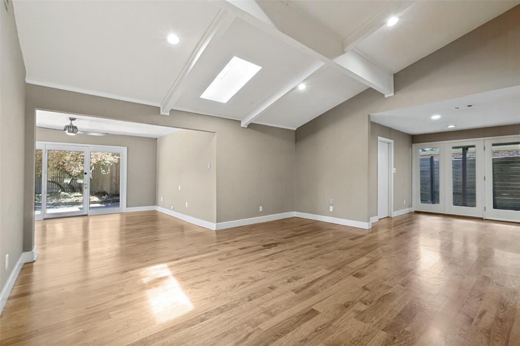 2937 Forest Hills Lane Property Photo 8
