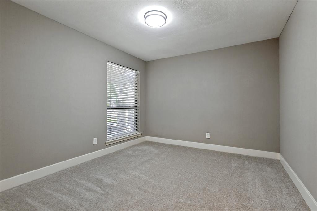 2937 Forest Hills Lane Property Photo 17