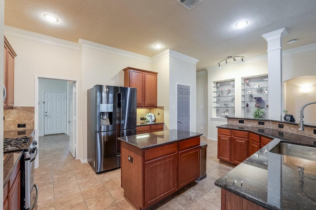 2815 Fox Creek Trail Property Photo 6