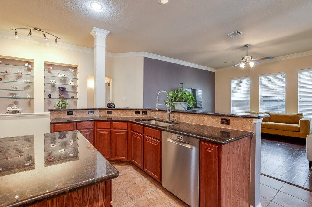 2815 Fox Creek Trail Property Photo 7