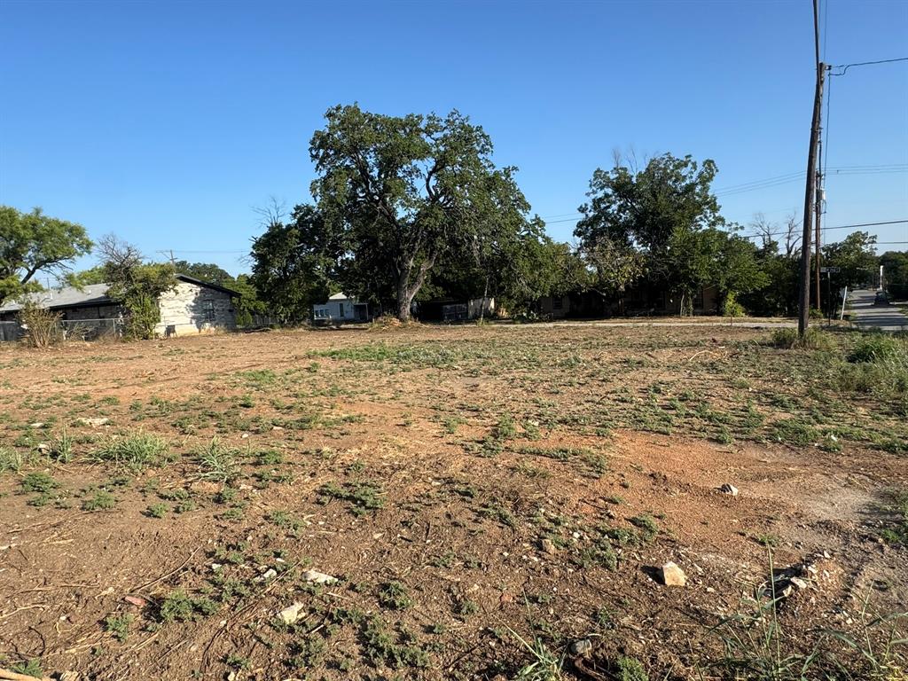 302 S Walnut Property Photo 2