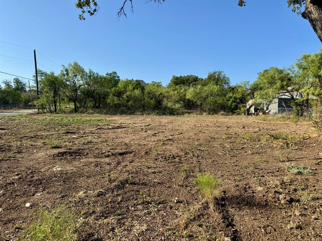 302 S Walnut Property Photo 3