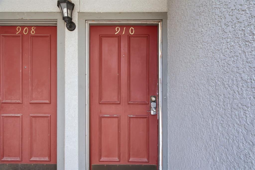 15151 Berry Trail 910 Property Photo 6