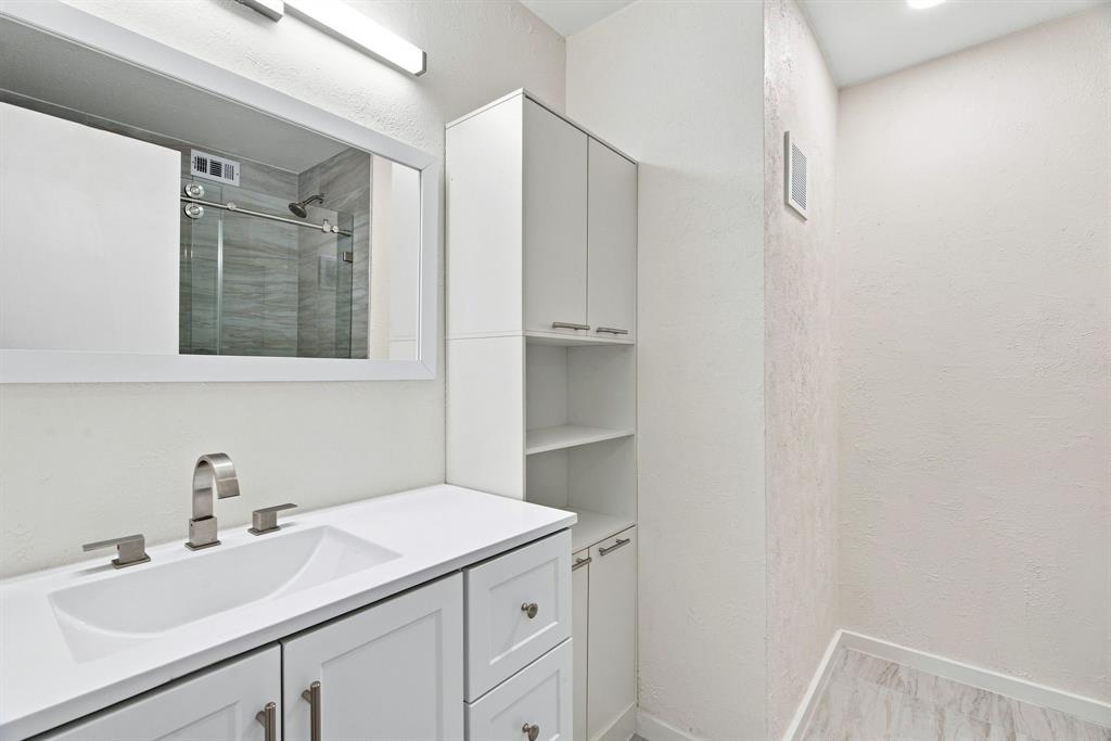 15151 Berry Trail 910 Property Photo 35