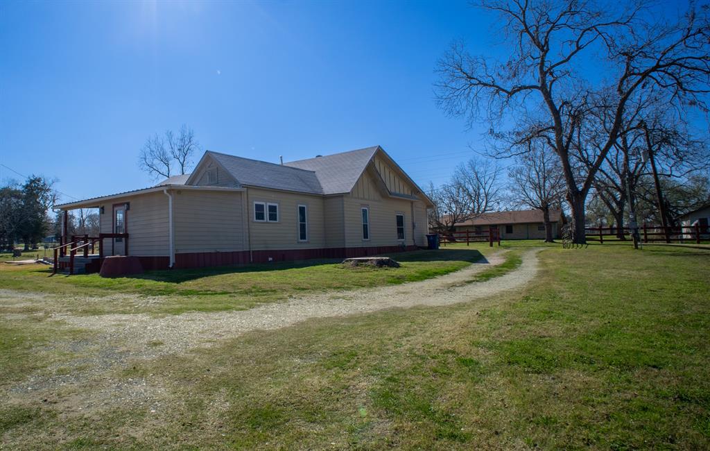 108 S Avenue C Property Photo 28