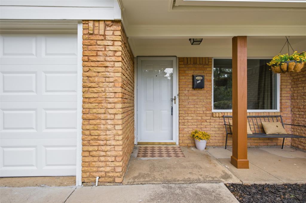433 La Salle Drive Property Photo 3