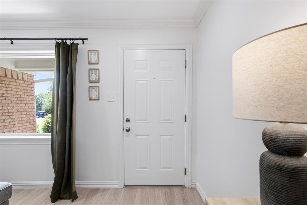 433 La Salle Drive Property Photo 5