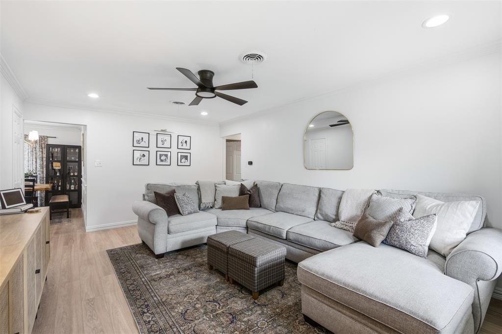 433 La Salle Drive Property Photo 6
