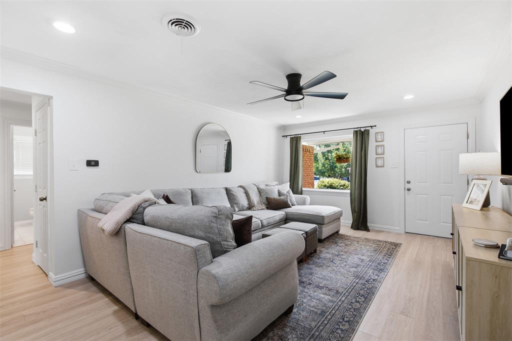 433 La Salle Drive Property Photo 7