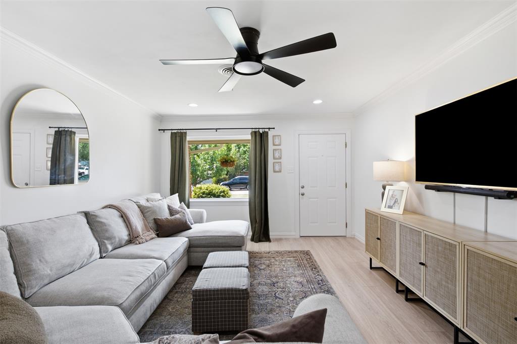 433 La Salle Drive Property Photo 8