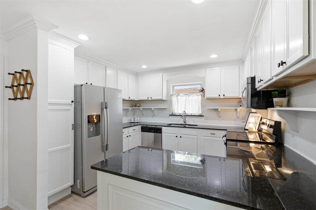 433 La Salle Drive Property Photo 10