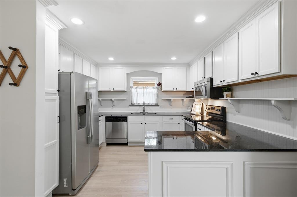 433 La Salle Drive Property Photo 12