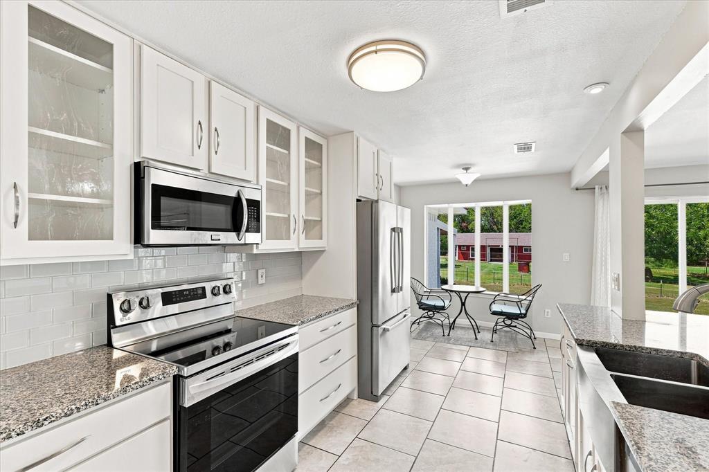 1 Glencove Circle Property Photo 6