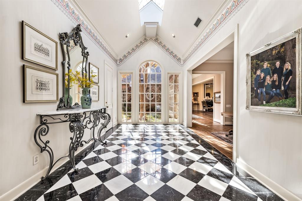 17 Stonecourt Circle Property Photo 3
