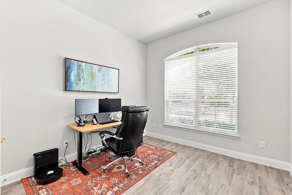 904 Boardwalk Way Property Photo 11
