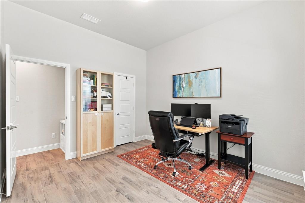 904 Boardwalk Way Property Photo 12