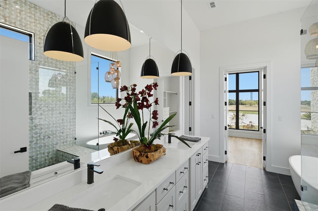 961 E Hells Gate Drive Property Photo 14