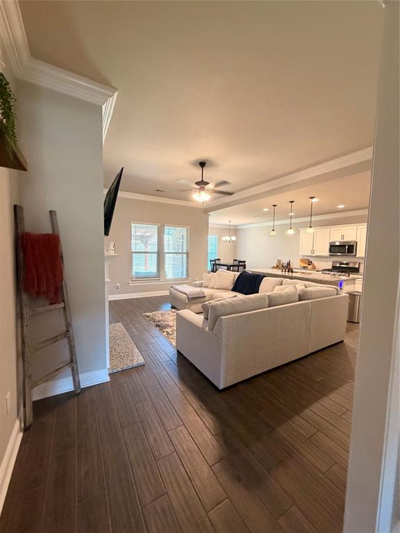 221 Hyperion Street Property Photo 3
