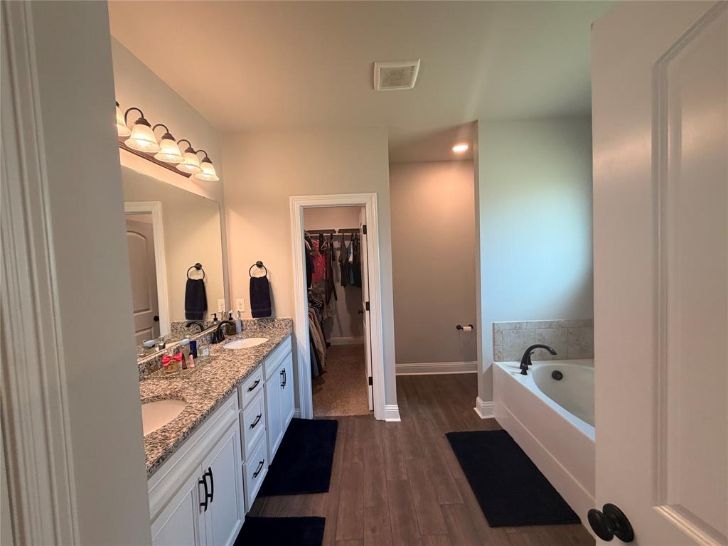 221 Hyperion Street Property Photo 6