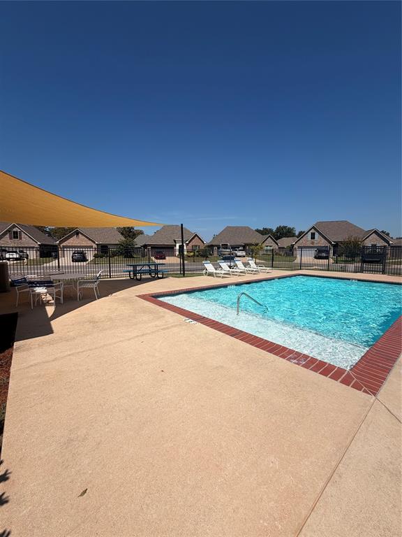 221 Hyperion Street Property Photo 16