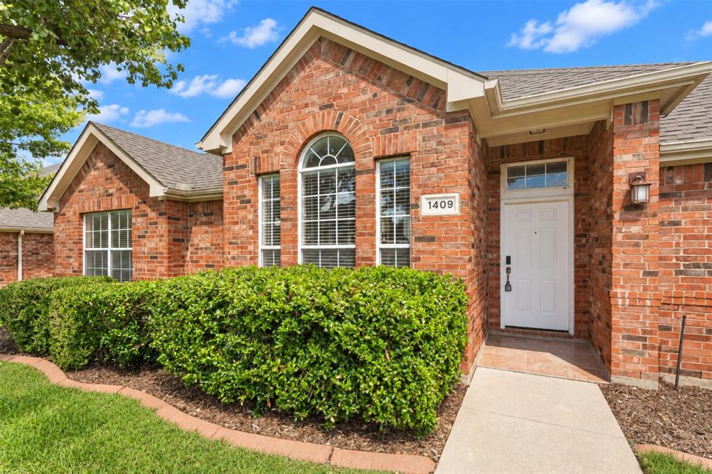 1409 Autumnmist Drive Property Photo 8