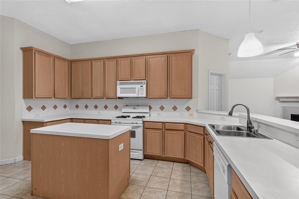 1409 Autumnmist Drive Property Photo 12