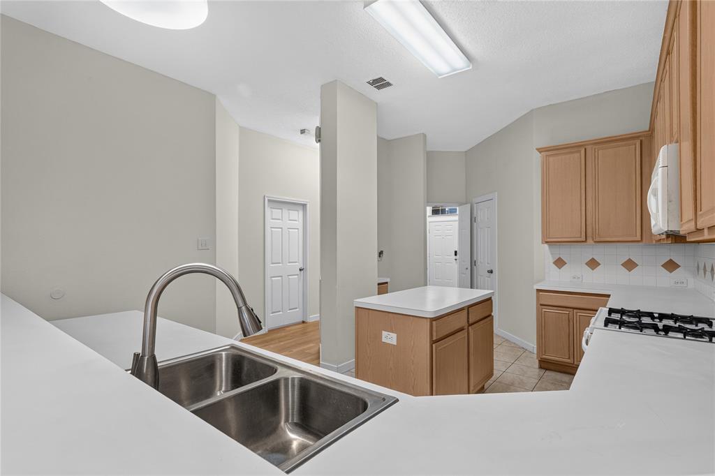 1409 Autumnmist Drive Property Photo 13