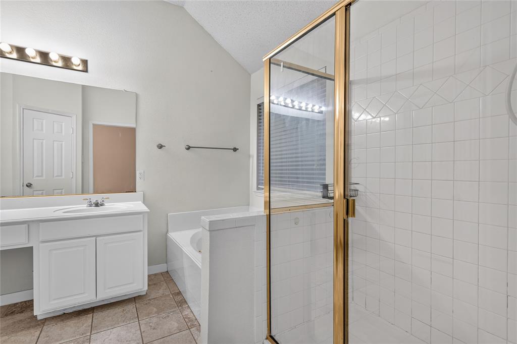 1409 Autumnmist Drive Property Photo 19