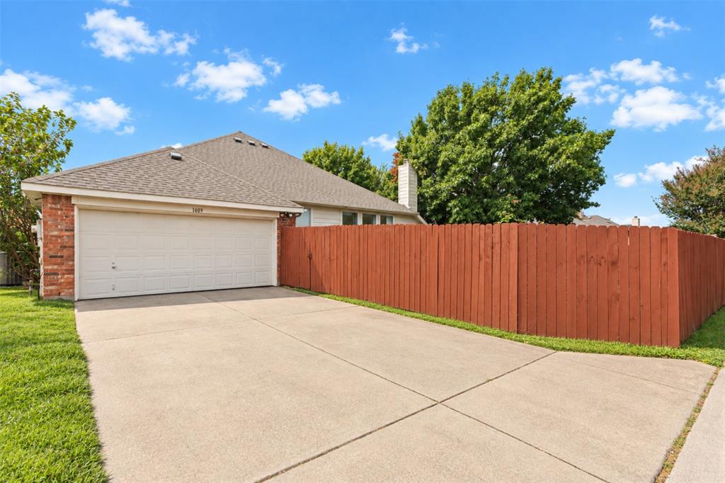1409 Autumnmist Drive Property Photo 28