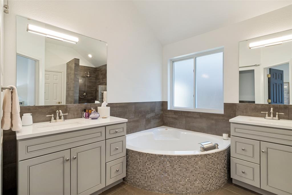 18637 Tall Oak Drive Property Photo 18