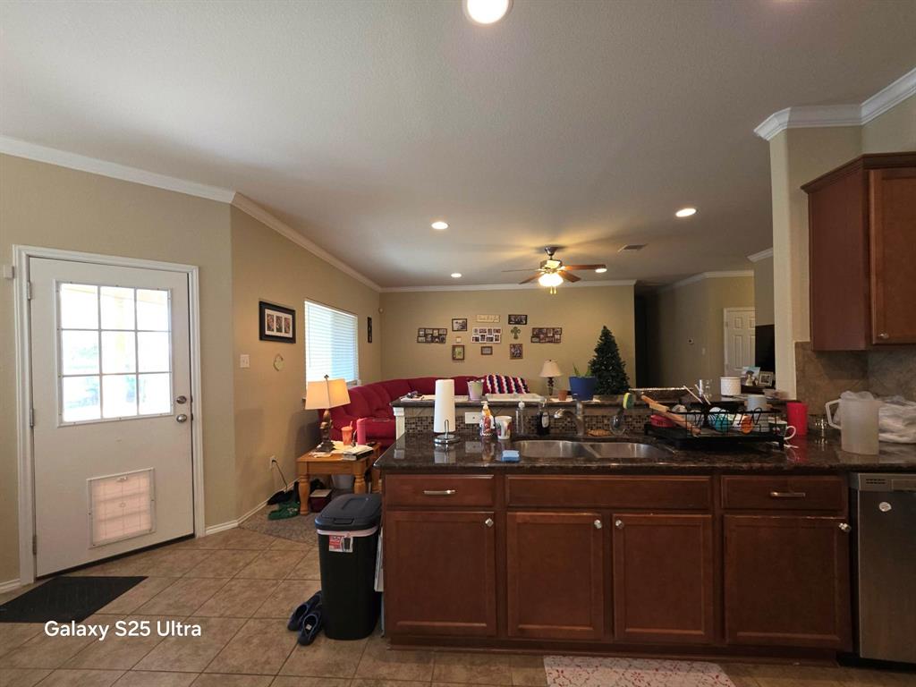 9805 Shallow Creek Drive Property Photo 5