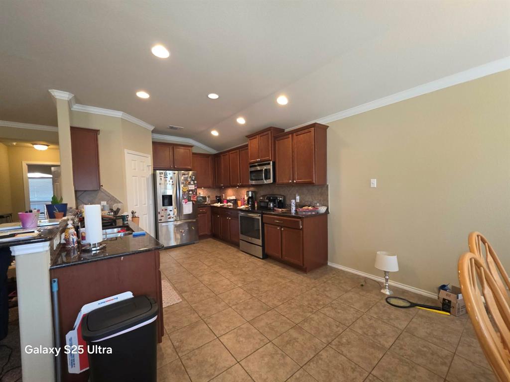 9805 Shallow Creek Drive Property Photo 6