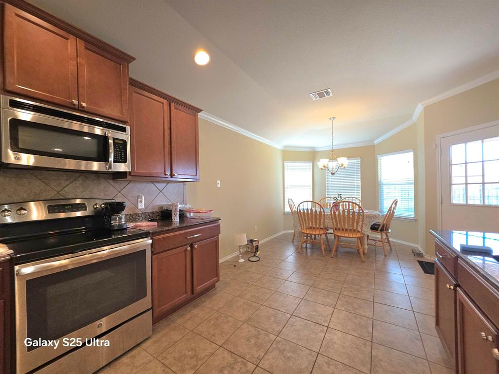 9805 Shallow Creek Drive Property Photo 7