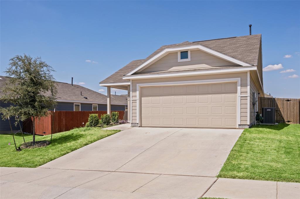 2824 Slatewood Drive Property Photo 2