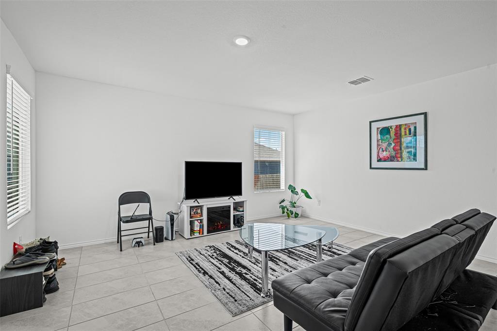 2824 Slatewood Drive Property Photo 6