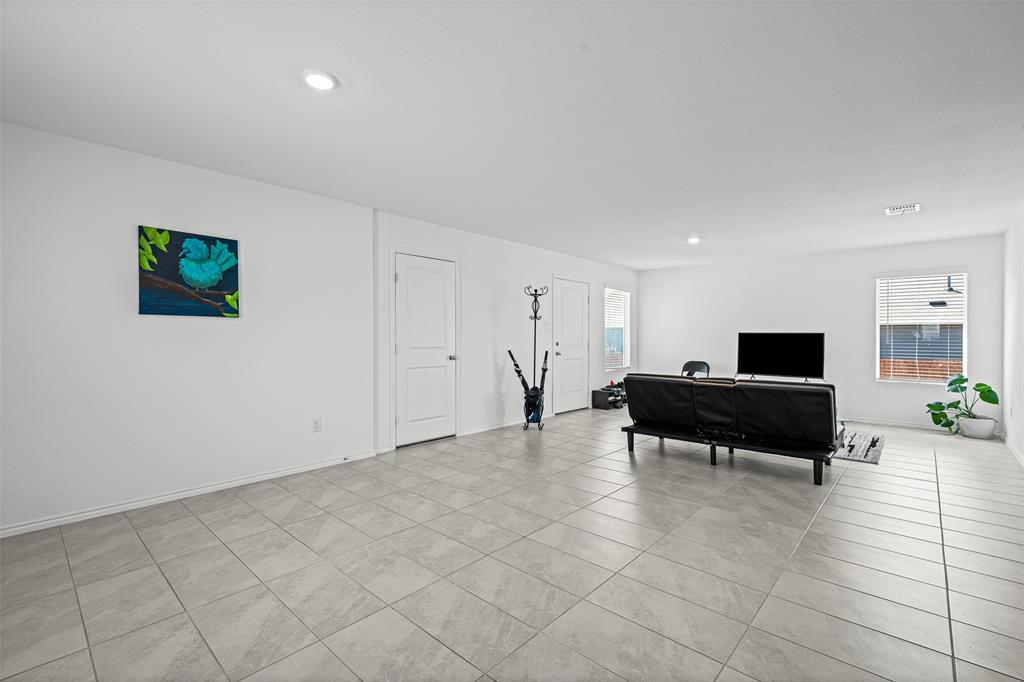 2824 Slatewood Drive Property Photo 9