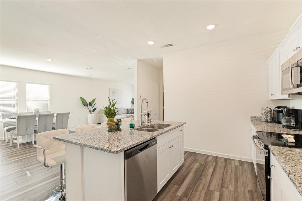 14160 Donahue Street Property Photo 6